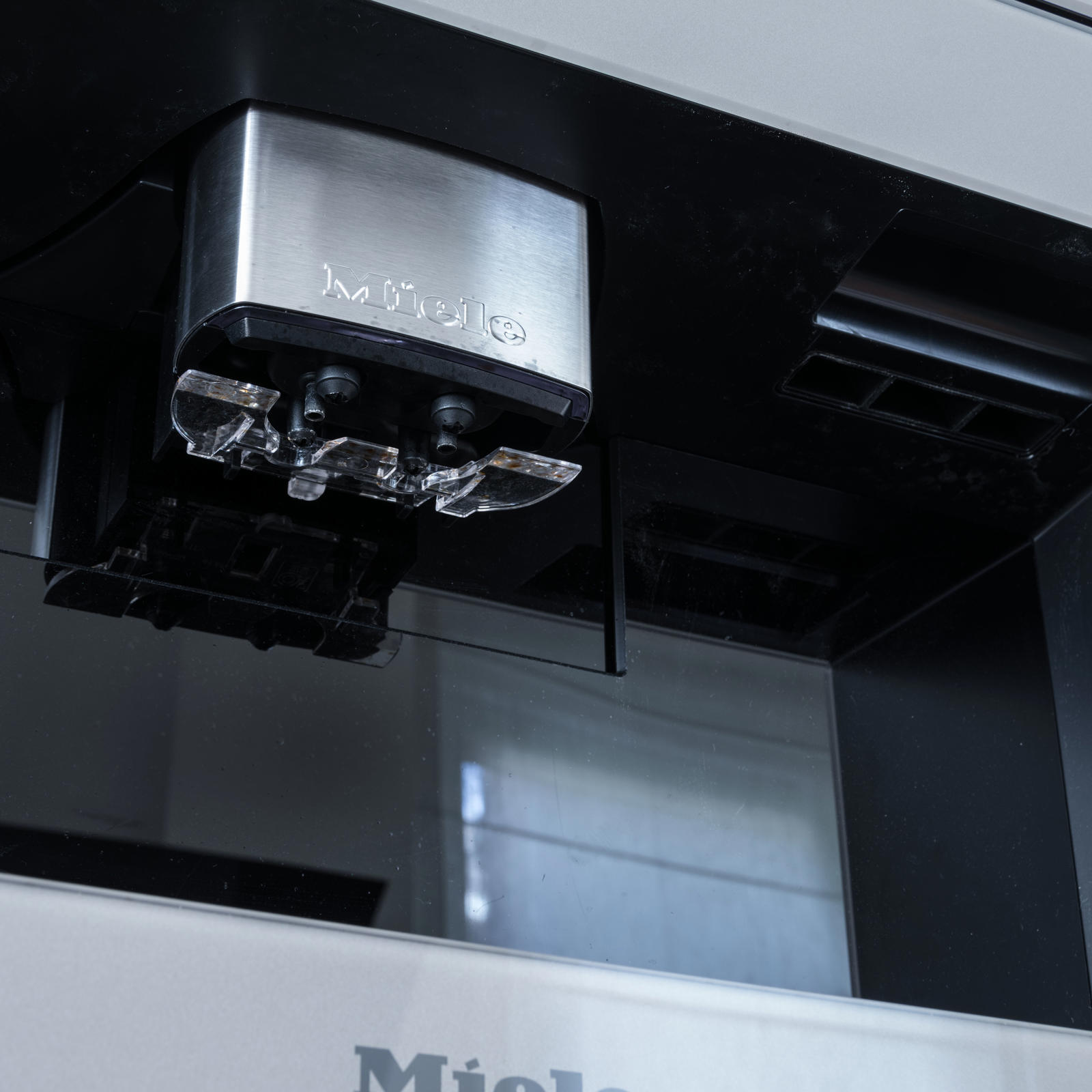 Close-up van de Miele inbouwkoffiemachine